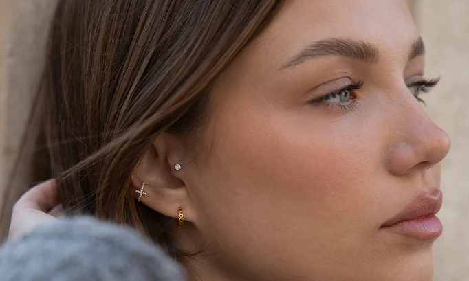 Tragus pīrsinga rotas