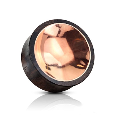 Plugs no koka ar atspīdoša vara priekšu