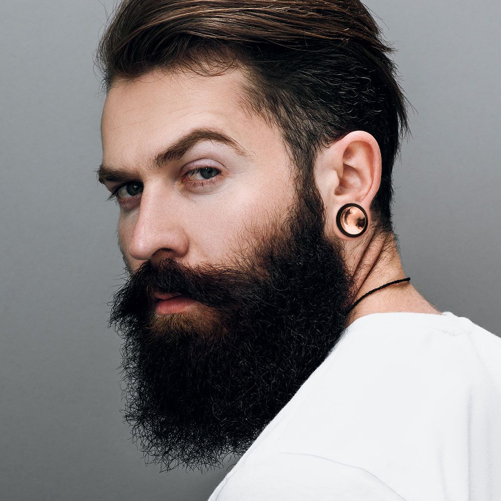 Plugs no koka ar atspīdoša vara priekšu