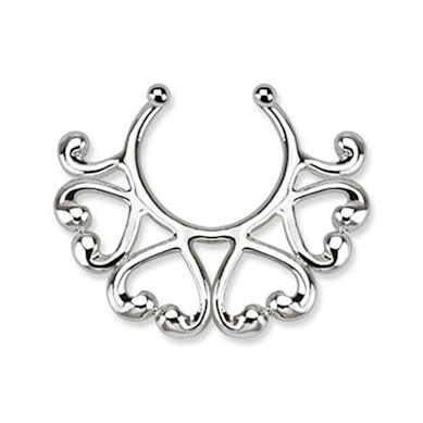 Viltus krūtsgalu pīrsings ar sirsniņu kontūrām veidotu apmali