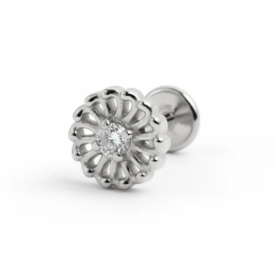 Smalka zieda formas labrete no titāna