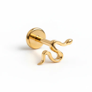 Titāna labrete ar mazu čūsku