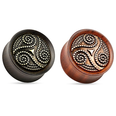 Plugs no koka ar punktiņveida tribal rakstu