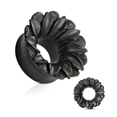 Tunelis no melna koka zieda formā