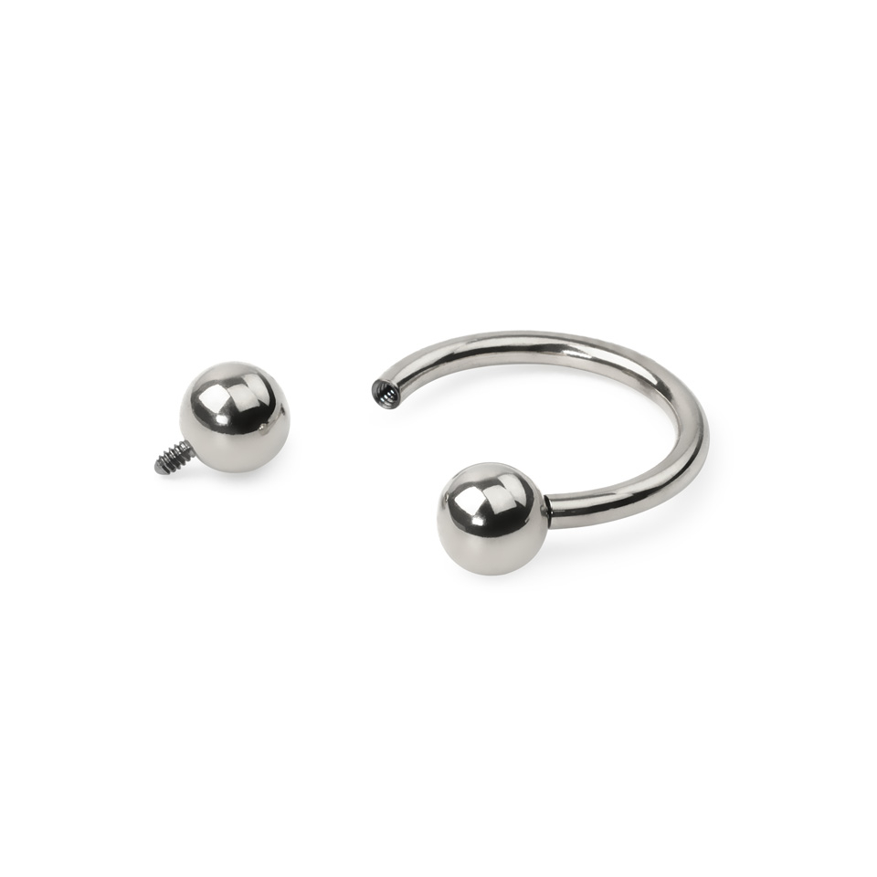 Pakaviņš no titāna ar iekšējo vītni