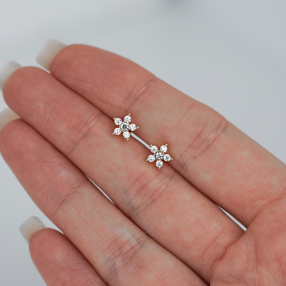 Labrete ar iekšējo vītni un kristālu zvaigznīti