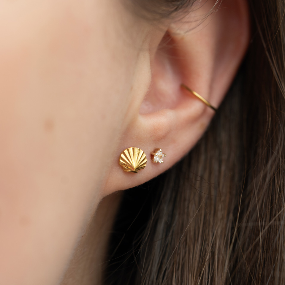 Labrete no titāna ar gliemežvāka formas uzgali