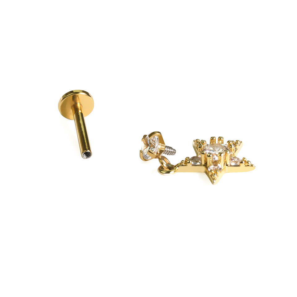 Labrete ar akmentiņiem rotātu zvaigznes piekariņu