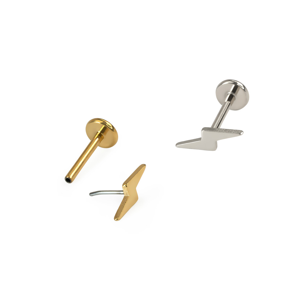 Zibens formas labrete no titāna