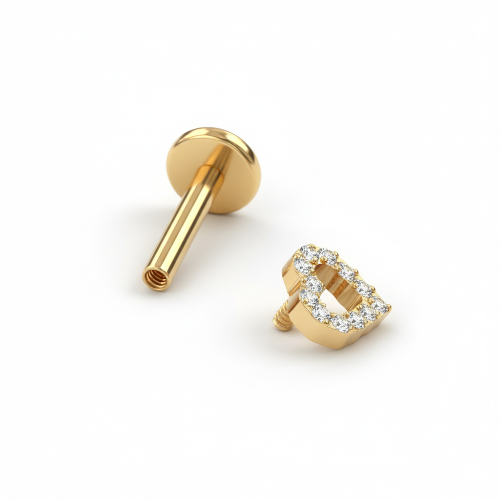 Ar akmentiņiem izrotāta sirds formas labrete no titāna