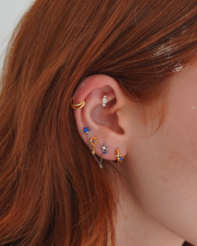 Titāna labrete ar mēnesi, zvaigzni un piekariņu