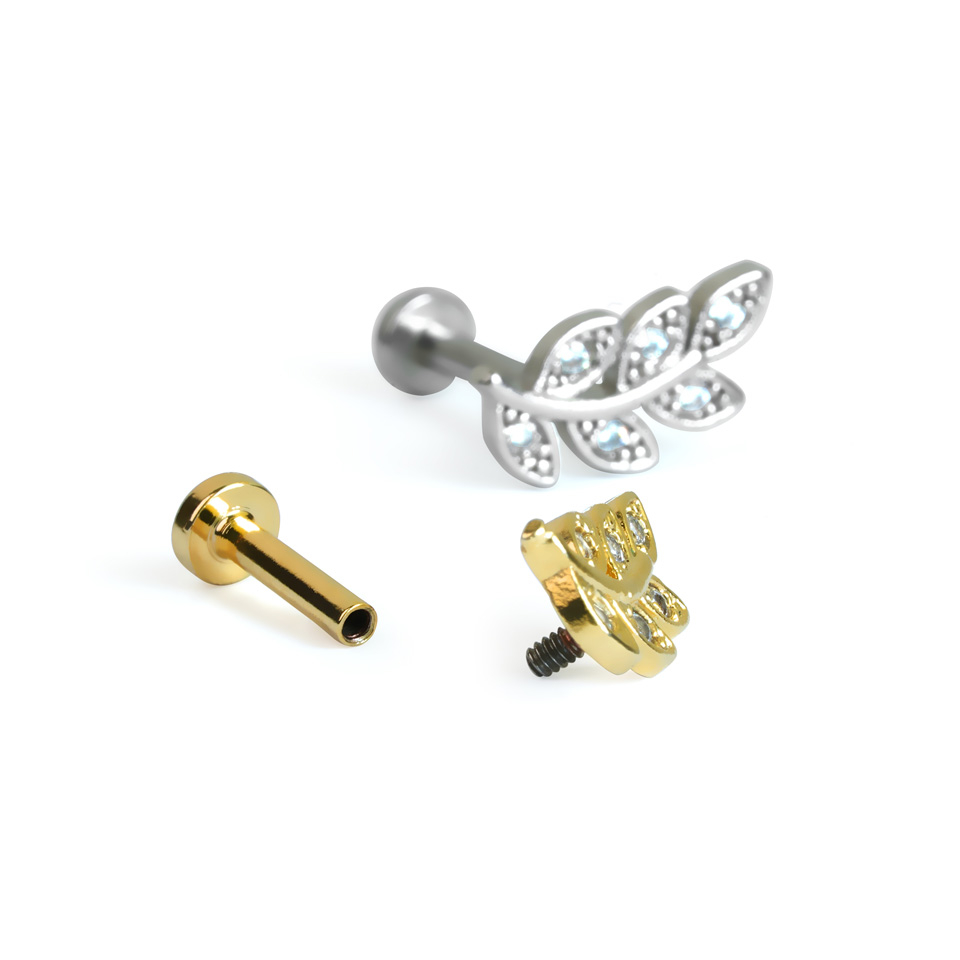 Labrete ar iekšējo vītni un kristāliem rotātu zariņu