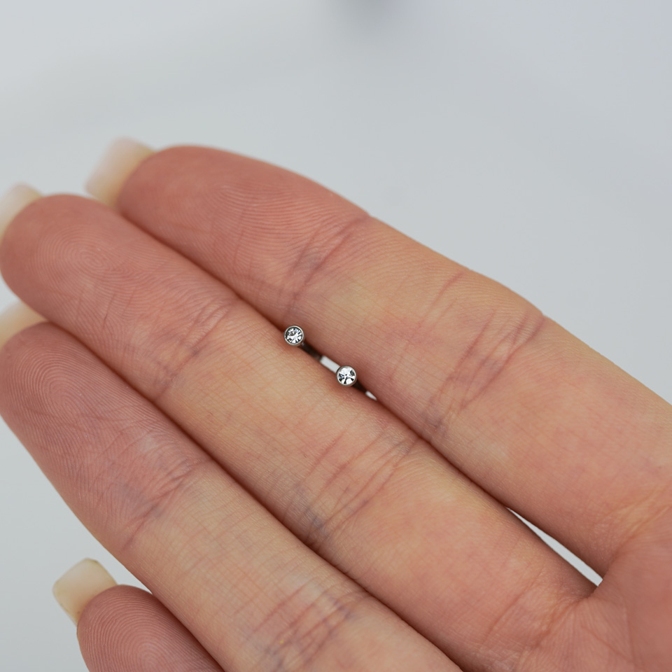 Labrete iekšēji vītņota ar nelielu kristāla uzgali