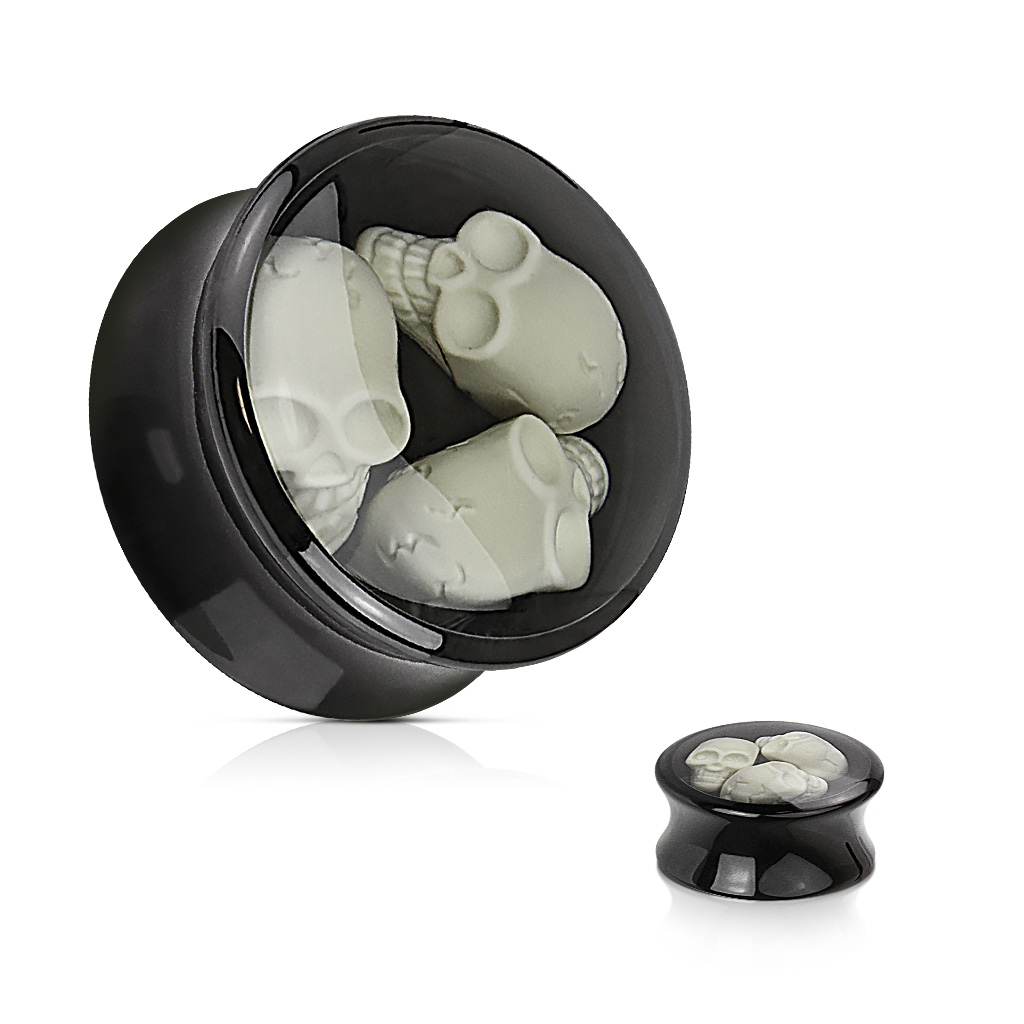 Plugs no akrila ar trīs galvaskausiem