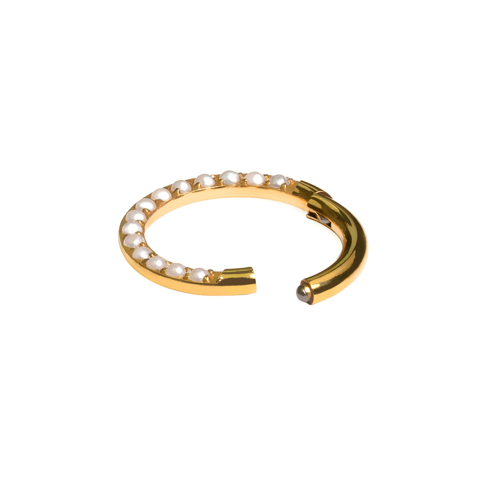 Pīrsingu gredzens no titāna ar pērlītēm priekšpusē