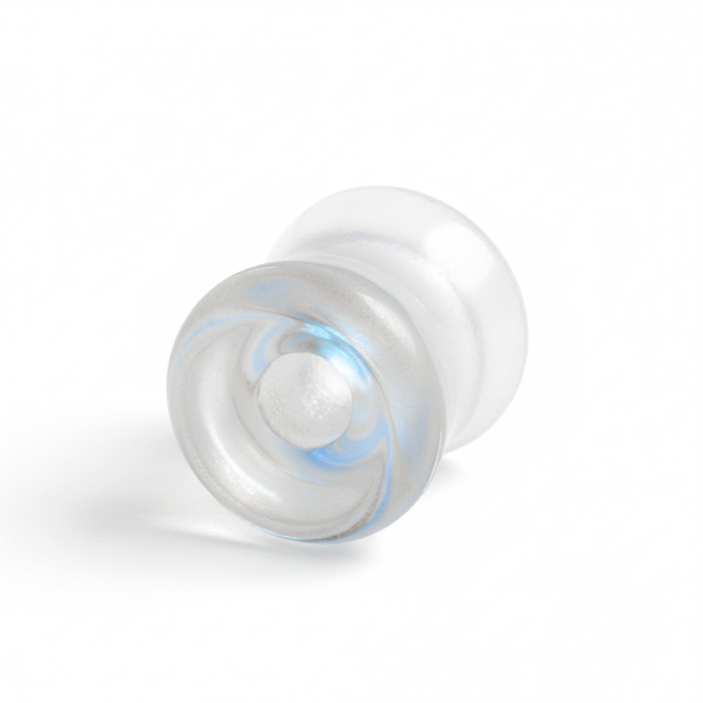 Dubulti izvirzīts tunelis no stikla ar ziemeļblāzmas efektu