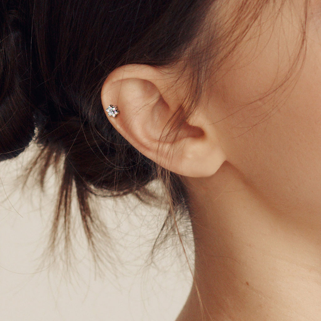 Labrete push-in no titāna ar kristālu ziediņu