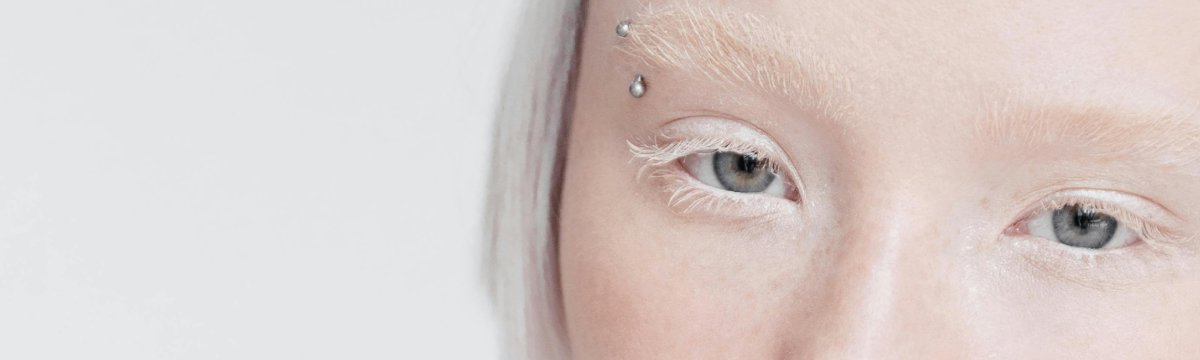 Uzacs Pīrsingu Gredzeni