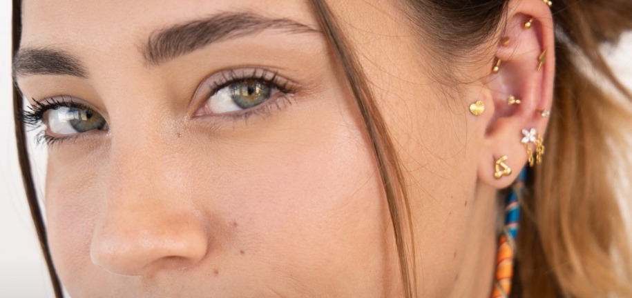 Pīrsingu Metodes Pistole Vai Adata Pīrsingu Metodes Pistole Vai Adata